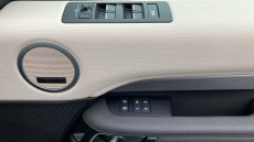 Land Rover Discovery 3.0 D300 Dynamic SE 5dr Auto Diesel Station Wagon